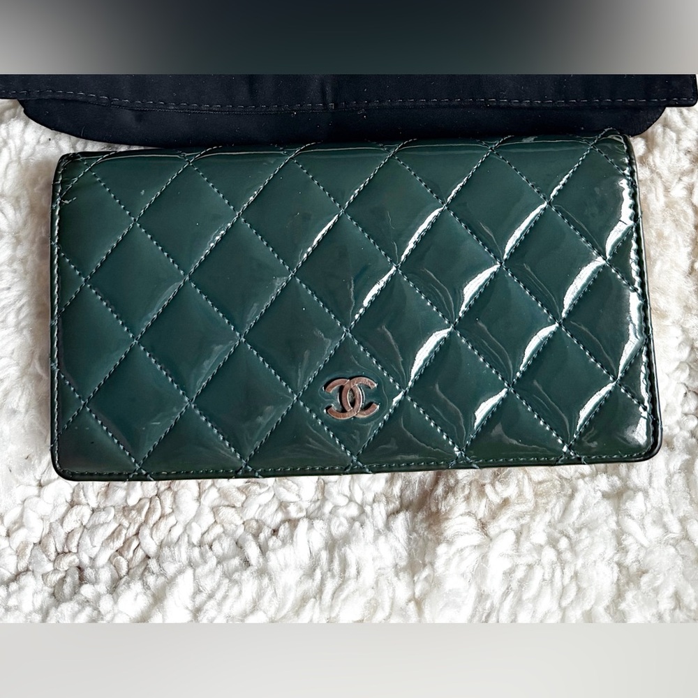 SOLD🌺CHANEL Teal Bifold Long CC logo Quilted Patent Leather Yen Wallet + card - Picture 6 of 11